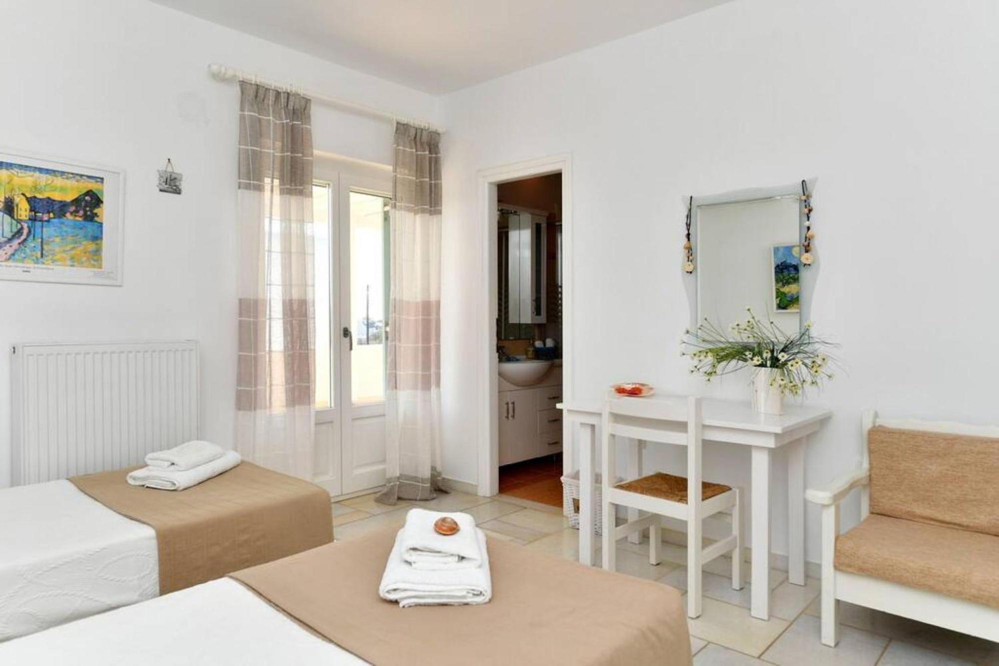 Villa Dionysos In Aliki Bagian luar foto