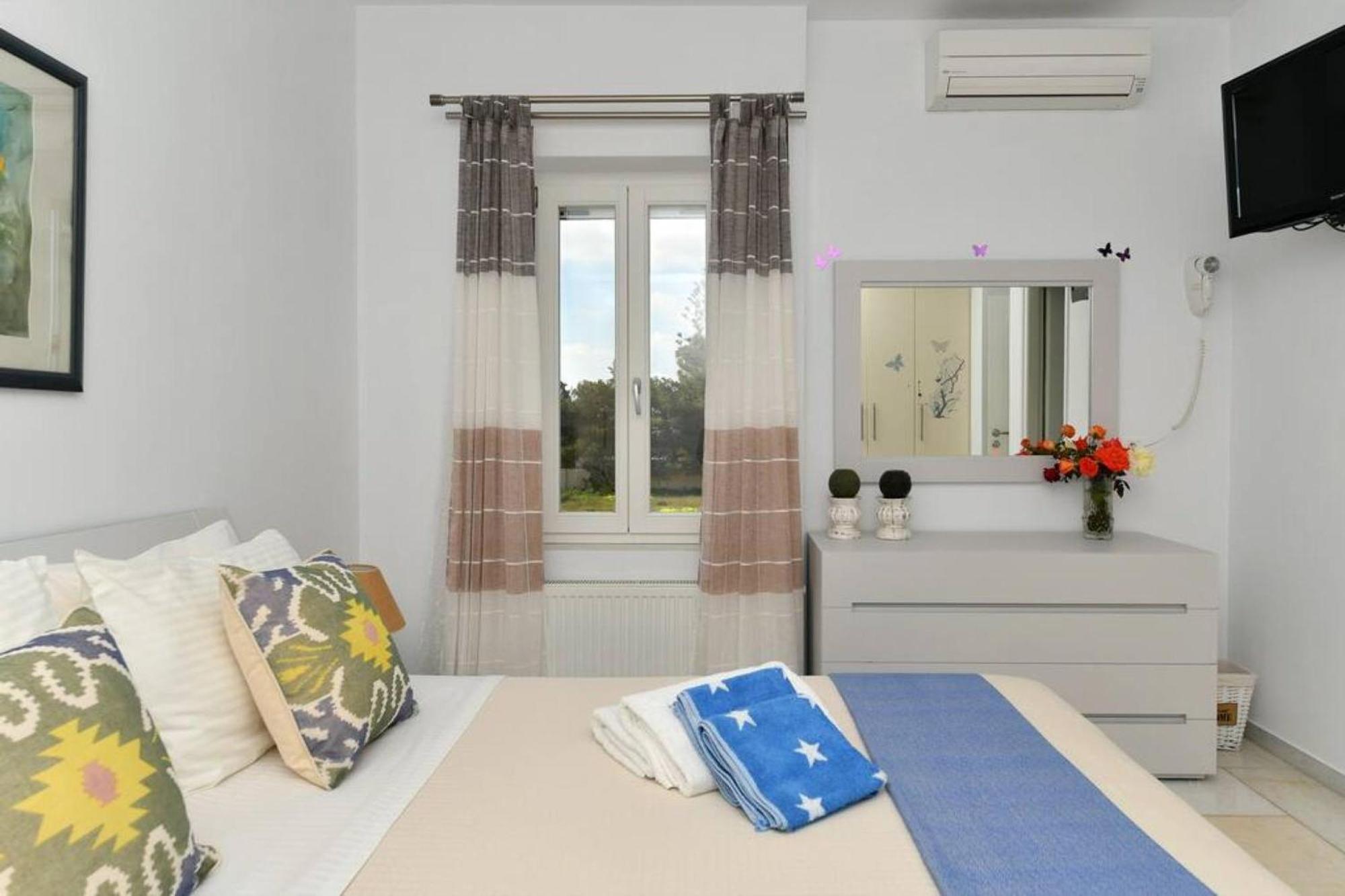 Villa Dionysos In Aliki Bagian luar foto