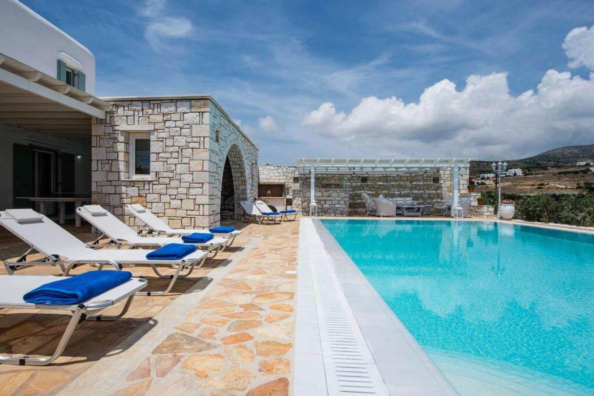 Villa Dionysos In Aliki Bagian luar foto